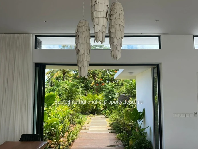 Luxurious RES Villa in Roches Noires with Private Pool, Sea View, and Tennis Court 