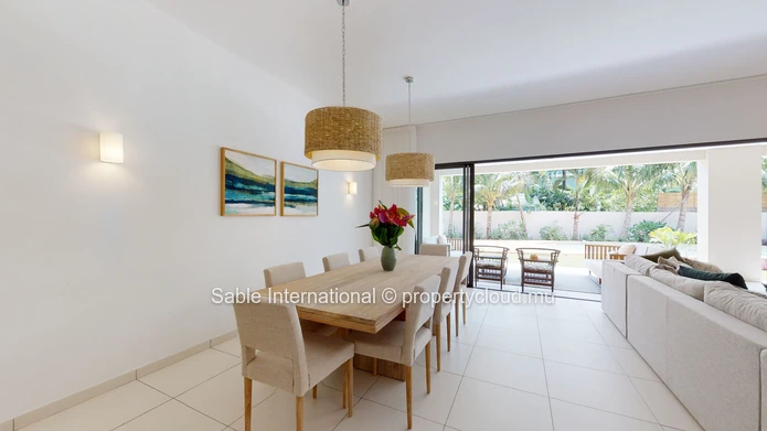 Appartement R+2 à vendre à Péreybère, 143m², 3 chambres, piscine commune, parking sécurisé, proche des commodités. Pr...