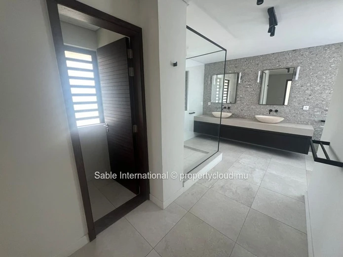 Luxury RES Villa with Private Pool & Sea Access in Beau Champ 