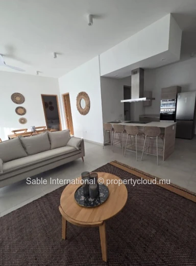 Magnifique penthouse de 148m² à vendre à Péreybère. 2 chambres, piscine commune, accès mer, parking. À voir!