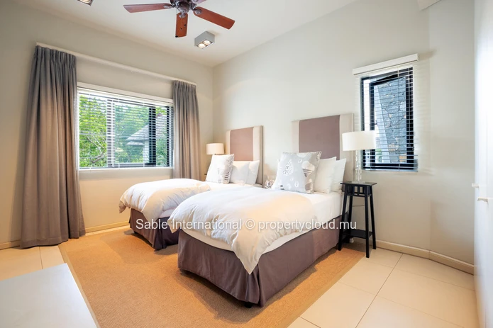 Appartement RES à vendre à Rivière Noire - Black River, 370m², Front de Mer, Vue mer, Meublé.