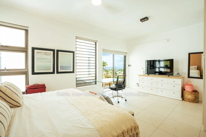 Penthouse à vendre à Tamarin, 160m², 3 chambres, piscine commune, vue mer, meublé