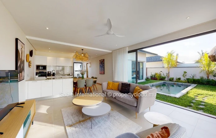 Villa à vendre à Grand Baie, 120m², 333m² terrain, 3 chambres, piscine privée, proche commodités. Meublé, climatisée.