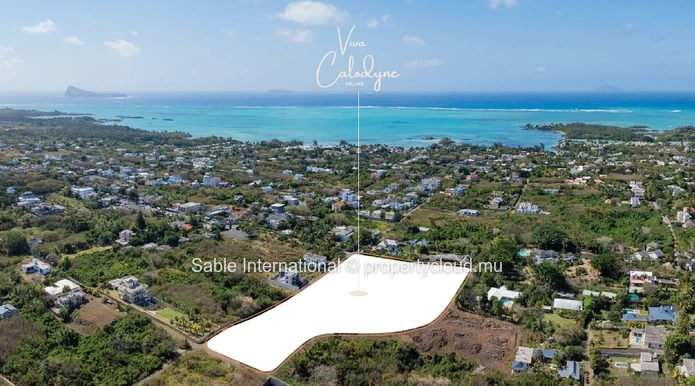 Luxury Penthouse with Communal Pool | 351m² | Calodyne City | Freehold Land | Fitness Room | Close to Amenities 