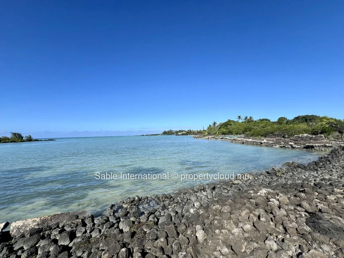 Appartement pieds dans l'eau à vendre à Calodyne, 119m², 3 chambres, piscine commune, vue mer
