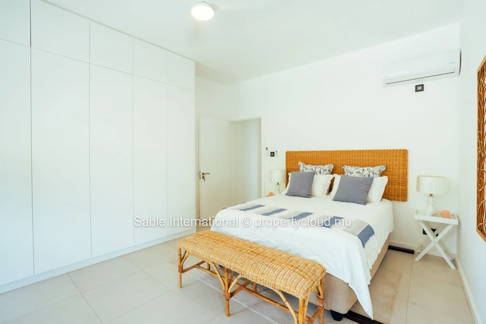 Penthouse à vendre à Tamarin, 160m², 3 chambres, piscine commune, vue mer, meublé