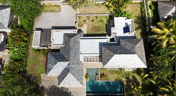 Luxury RES Villa with Private Pool & Sea Access in Beau Champ 