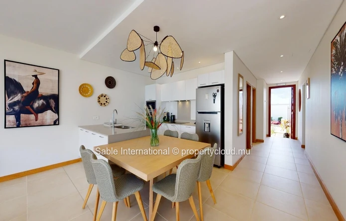 Villa à vendre à Grand Baie, 120m², 333m² terrain, 3 chambres, piscine privée, proche commodités. Meublé, climatisée.